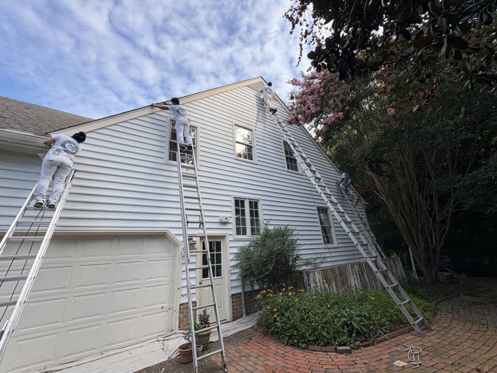 williamsburg home painting working on house